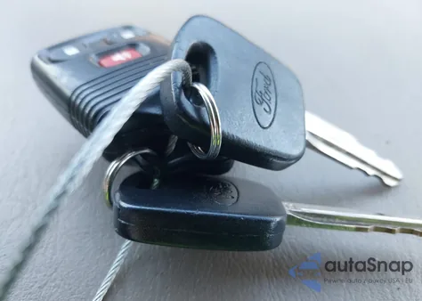 2003 Ford Escape Xlt z USA, uszkodzony, nr VIN 1FMYU03153KB88692